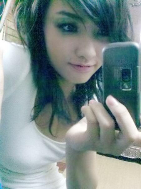 Tự sướng tý để gửi ảnh cho đứa bạn thân mới du học nước ngoài.