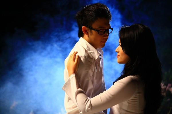 Và không thể không nhắc đến là dàn sao hùng hậu tham gia diễn xuất cùng Mr. Đàm trong MV lần này. Từ Ốc Thanh Vân, Trương Minh Cường, Cao Lâm Viên, Gia Bảo, nhóm V.Music đến diễn viên nhí: Tiến Đạt, Hoa Quỳnh, Lâm Quân. Ngoài ra, hai diễn viên chính xuyên suốt MV là: Dương Triệu Vũ và Tammy Nguyễn. (Theo kenh14)