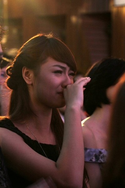 Buồn thật, thế là bị trộm móc mất ví, mất hết ảnh hàn quốc hồi chiều chụp với người yêu rồi!