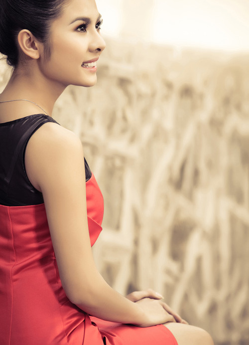 Việc nhảy vào chen ngang lời nói của đàn anh trong chương trình "Let us show" của nữ diễn viên khiến khán giả vô cùng bất bình. Đây không phải là lần đầu tiên Vân Trang và Lý Hùng nảy sinh những tranh cãi quyết liệt tại hậu trường của Hãy xem tôi diễn. Là hai trong số bốn vị giám khảo của cuộc thi tìm kiếm diễn viên mới này, tất nhiên chuyện đôi trai tài gái sắc này tranh luận nảy lửa để bênh vực thí sinh mình yêu thích cũng là điều dễ hiểu. Việc nhảy vào chen ngang lời nói của đàn anh trong chương trình "Let us show" của nữ diễn viên khiến khán giả vô cùng bất bình. Đây không phải là lần đầu tiên Vân Trang và Lý Hùng nảy sinh những tranh cãi quyết liệt tại hậu trường của Hãy xem tôi diễn. Là hai trong số bốn vị giám khảo của cuộc thi tìm kiếm diễn viên mới này, tất nhiên chuyện đôi trai tài gái sắc này tranh luận nảy lửa để bênh vực thí sinh mình yêu thích cũng là điều dễ hiểu.