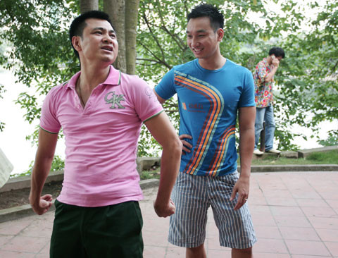 Thành Trung: Đấy, en nói rồi mà, sờ vào cái huyệt này chỉ có mà sướng 'tê' người thôi! Thành Trung: Đấy, en nói rồi mà, sờ vào cái huyệt này chỉ có mà sướng 'tê' người thôi!