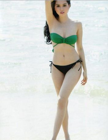 Ngọc Trinh là một trong số hiếm hoi các người mẫu Việt có vinh dự được làng báo chí của Thái mời chụp ảnh thời trang và xuất hiện trên bìa. Trước đây, hotgirl siêu vòng 1 Elly Trần, nam vương Tiến Đoàn, Chan Than San cũng từng được các tạp chí thời trang của Thái Lan mời chụp ảnh.