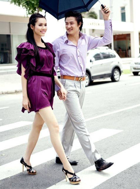 Thấy người ta xinh cứ nhìn mãi, cẩn thận lại đâm vào cột đèn giao thông bây giờ!