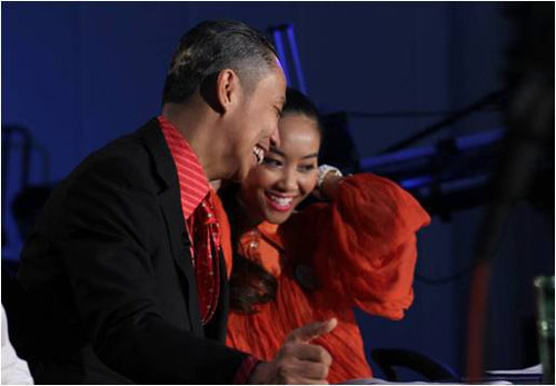 Đoan Trang ơi, dù thế nào anh cũng không tiết lộ tên bạn gái anh cho em biết đâu, đừng có mà nịnh anh.