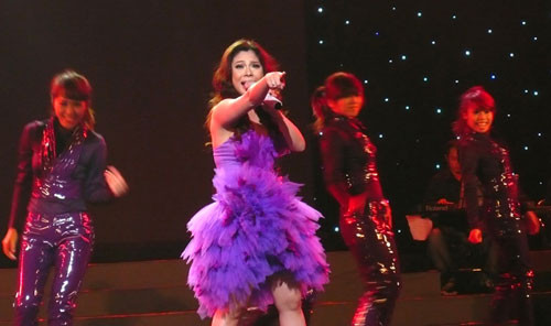 Chính bạn kia hôm qua định giật ví của mình đấy, bắt lấy ngay!