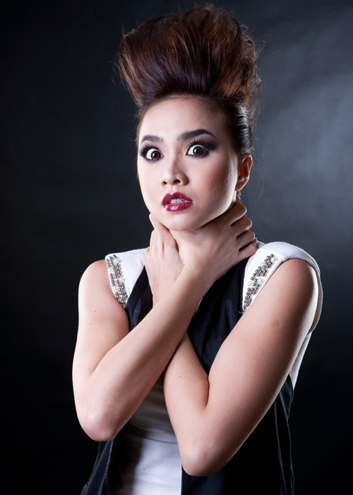 Mình thử bóp cổ xem nín thở được bao nhiêu phút, có khi lại lập được kỷ lục gi- nét ấy chứ! Mình thử bóp cổ xem nín thở được bao nhiêu phút, có khi lại lập được kỷ lục gi- nét ấy chứ!