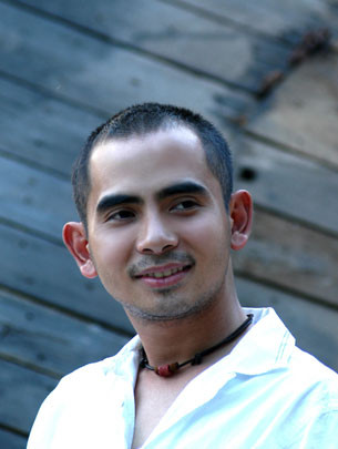 Báo chí râm ran thông tin nhạc sĩ Đức Trí đã phá sản, phải bán các tài sản của mình bao gồm nhà cửa, xe và cả công ty Music Faces. Được biết thông tin này xuất phát từ một hot blogger vào chiều qua, người này đã bất ngờ đăng trên Facebook 1 nội dung về việc nhạc sĩ Đức Trí phải bán căn hộ chung cư ở đường Tôn Thất Thuyết (TP.HCM) với giá gần 1,5 tỷ đồng và anh sẽ không làm quản lý trong ngành âm nhạc nữa mà đã chuyển sang làm giáo viên dạy thanh nhạc. Báo chí râm ran thông tin nhạc sĩ Đức Trí đã phá sản, phải bán các tài sản của mình bao gồm nhà cửa, xe và cả công ty Music Faces. Được biết thông tin này xuất phát từ một hot blogger vào chiều qua, người này đã bất ngờ đăng trên Facebook 1 nội dung về việc nhạc sĩ Đức Trí phải bán căn hộ chung cư ở đường Tôn Thất Thuyết (TP.HCM) với giá gần 1,5 tỷ đồng và anh sẽ không làm quản lý trong ngành âm nhạc nữa mà đã chuyển sang làm giáo viên dạy thanh nhạc.