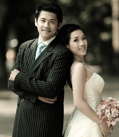 "Phim nào bã xã cũng xem, nhưng chủ yếu là để soi xem chồng có đóng cảnh nóng không. Đôi khi cô ấy cũng dặn dò chồng không được nhận các kịch bản có cảnh quá nóng, như hôn chẳng hạn. Đó không có nghĩa là bà xã của tôi ghen, mà cô ấy chỉ nhắc nhở tôi về chủ quyền", diễn viên Hải Anh nói. "Phim nào bã xã cũng xem, nhưng chủ yếu là để soi xem chồng có đóng cảnh nóng không. Đôi khi cô ấy cũng dặn dò chồng không được nhận các kịch bản có cảnh quá nóng, như hôn chẳng hạn. Đó không có nghĩa là bà xã của tôi ghen, mà cô ấy chỉ nhắc nhở tôi về chủ quyền", diễn viên Hải Anh nói.