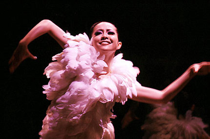 Sau đây là tiết mục mô phỏng cối xay gió của diễn viên Linh Nga