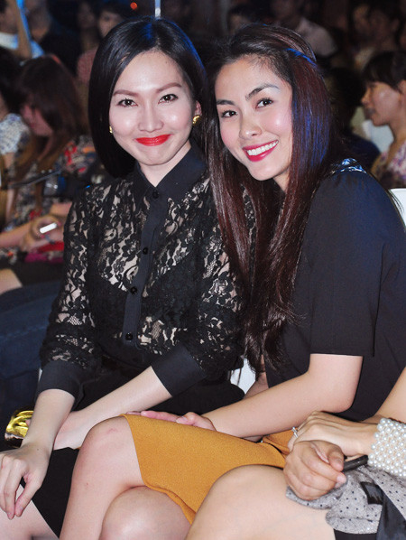 Kim Hiền chia sẻ về bí quyết của cô. Theo Kim Hiền, dù đã bước sang tuổi 30, nhưng cô vẫn có được làn da mịn màng vì cô luôn uống nhiều nước. Ngoài ra, chính Tăng Thanh Hà đã hướng dẫn cho cô dùng những sản phẩm dưỡng da thích hợp. Kim Hiền chia sẻ về bí quyết của cô. Theo Kim Hiền, dù đã bước sang tuổi 30, nhưng cô vẫn có được làn da mịn màng vì cô luôn uống nhiều nước. Ngoài ra, chính Tăng Thanh Hà đã hướng dẫn cho cô dùng những sản phẩm dưỡng da thích hợp.