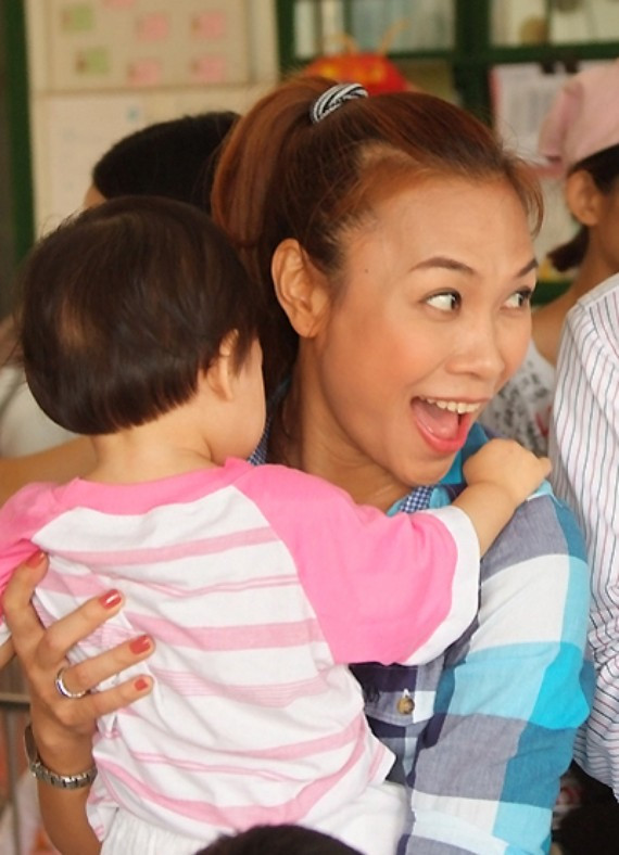 Bé gái này sao nghịch ngợm giống Tâm ngày nhỏ quá vậy? Bé gái này sao nghịch ngợm giống Tâm ngày nhỏ quá vậy?