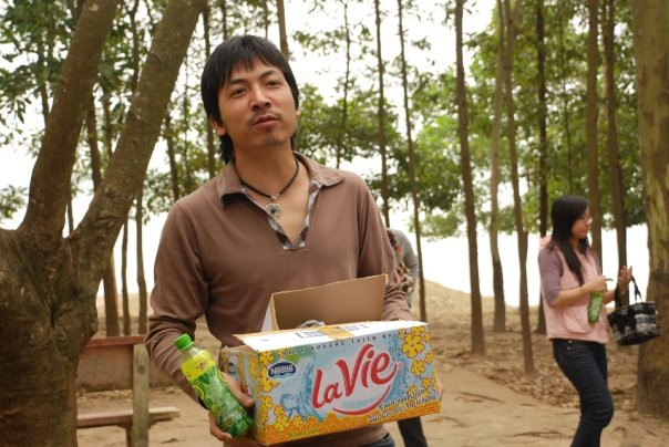 Đang có chỗ ngồi bán nước đẹp thì bị bảo vệ đuổi. Chán ghê! Đang có chỗ ngồi bán nước đẹp thì bị bảo vệ đuổi. Chán ghê!