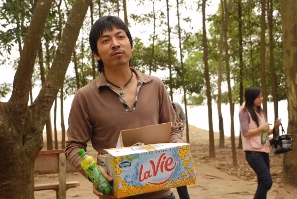 Đang có chỗ ngồi bán nước đẹp thì bị bảo vệ đuổi. Chán ghê!