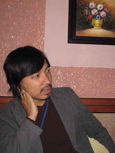 "Cái này khó đấy, từ từ để anh nghĩ xem nào"