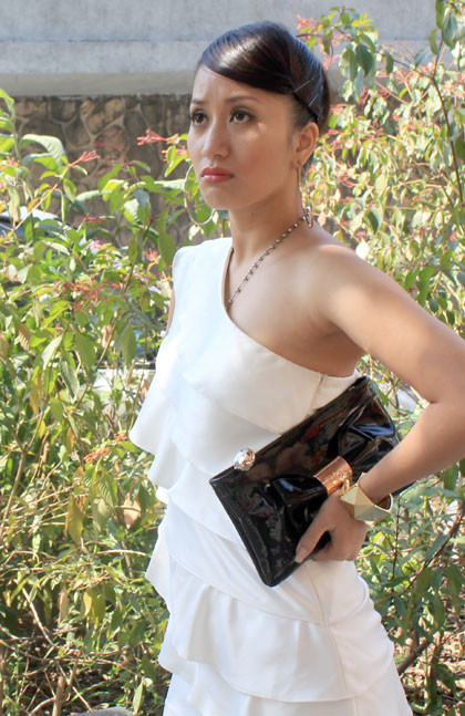 Không biết mình có để quên mũ bảo hiểm trong nhà hàng vừa nãy không nhỉ?