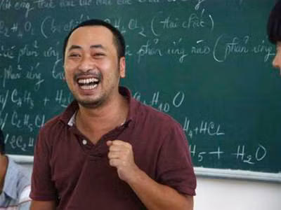 Oẳn tù tì ra cái gì, ra cái búa này!