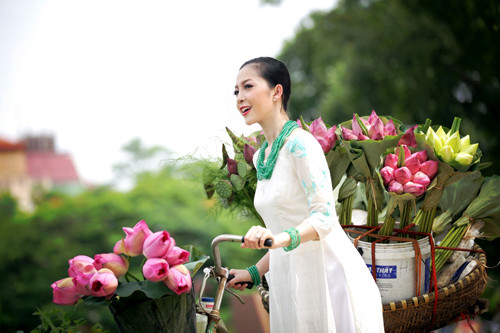 Mình xinh thế này sao chẳng ai mua hoa nhỉ?