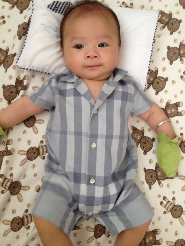 "Dư luận làm cho tôi cảm thấy rất hoang mang. Chuyện con cái có gì mà mọi người cứ phải soi mói? Đó là hạnh phúc của riêng tôi và mẹ của bé. Dù rằng bây giờ tôi và mẹ của bé không còn tiếp tục đến với nhau, nhưng con là của chung. Hai người sẽ cùng chăm sóc, yêu thương và cho bé đầy đủ tình thương. Bé lại là “cục cưng” của mẹ đỡ đầu là chị Thanh Thảo nữa. Chị ấy suốt ngày bồng bế và chăm sóc bé, đi đâu xa cũng mua đầy vali quà cho bé. Mẹ Thảo xem Jacky như con ruột, còn Jacky quấn quýt mẹ Thảo nhất trong nhà". Ngô Kiến Huy chia sẻ. (Theo Ngôi Sao)