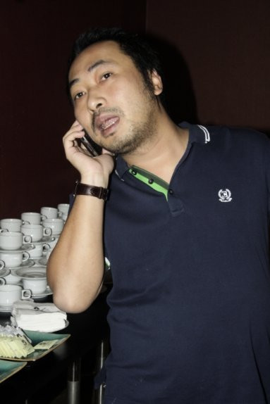 Chú ở ngoài nhớ canh cho anh ăn vụng tý nhé!