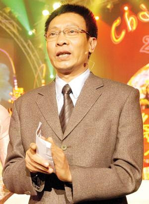 Chết rồi, kịch bản dẫn chương trình không mang, mình lại mang nhầm bài thơ mới sáng tác chứ. Đành nói chay vậy. Chết rồi, kịch bản dẫn chương trình không mang, mình lại mang nhầm bài thơ mới sáng tác chứ. Đành nói chay vậy.