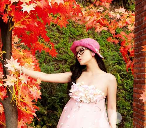 "Thực sự lúc này Kim Anh bất ngờ và rất vui. Cảm xúc khi tên mình được xướng lên ở giải Mai Vàng vẫn chưa khiến Kim Anh hết vương vấn và bây giờ niềm vui lại nối tiếp khi biết tên mình có trong top 5 rồi tiếp tục lại vào tới top 3 của HTV Awards. Chưa biết Nhật Kim Anh có được giải nữa hay không, nhưng đối với Kim Anh thì đây đã là hạnh phúc quá lớn. Tuy nhiên, để giành được chiến thắng còn phụ thuộc vào duyên số, một chút may mắn và sự ủng hộ của khán giả cũng như các anh chị nhà báo nữa", cô cho biết trên một tờ báo. "Thực sự lúc này Kim Anh bất ngờ và rất vui. Cảm xúc khi tên mình được xướng lên ở giải Mai Vàng vẫn chưa khiến Kim Anh hết vương vấn và bây giờ niềm vui lại nối tiếp khi biết tên mình có trong top 5 rồi tiếp tục lại vào tới top 3 của HTV Awards. Chưa biết Nhật Kim Anh có được giải nữa hay không, nhưng đối với Kim Anh thì đây đã là hạnh phúc quá lớn. Tuy nhiên, để giành được chiến thắng còn phụ thuộc vào duyên số, một chút may mắn và sự ủng hộ của khán giả cũng như các anh chị nhà báo nữa", cô cho biết trên một tờ báo.