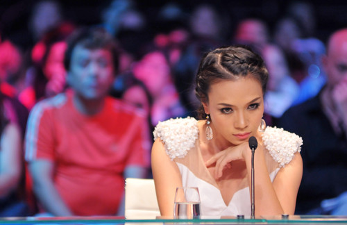 Làm giám khảo đôi khi phải lạnh lùng cho thí sinh sợ. Lạnh lùng một phát thử xem! Làm giám khảo đôi khi phải lạnh lùng cho thí sinh sợ. Lạnh lùng một phát thử xem!