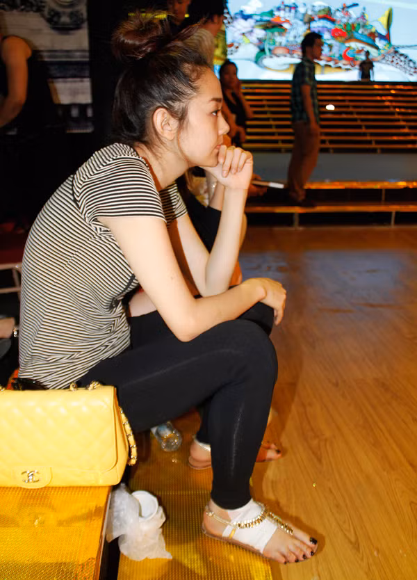 Có điểm số cao nhất trong đêm thi Quickstep, Minh Hằng ngay lập tức bước vào tập luyện cho điệu nhảy Tango trong liveshow kế tiếp. Tuy nhiên, ngay trong buổi đầu tập luyện cô đã bị bong gân ở bàn chân. Vết thương này chưa lành thì cô lại tiếp tục bị va chạm mạnh khiến bật móng và lệch cổ chân. Đến chiều qua, khi xuất hiện ở tuổi tổng duyệt, Minh Hằng vẫn chưa thể đi lại bình thường.