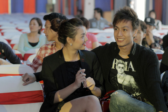 Sướng thật! nhờ loại kem đáng răng mình mua mà răng miệng người yêu trông khá hẳn.