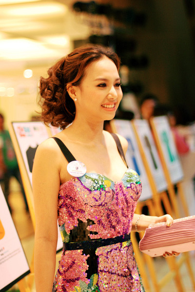 Đinh Ngọc Diệp cùng người bạn diễn trong Cưới ngay kẻo lỡ là Johnny Trí Nguyễn rất tích cực tham gia chiến dịch Tắt đèn Bật ý tưởng. Cô khẳng định sẽ chăm đạp xe đạp hơn để giảm thiểu sự ô nhiễm môi trường.