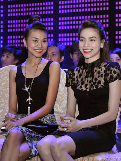 Tình bạn trong giới showbiz đã hiếm, tình bạn thân thiết như Hà Hồ và Thanh Hằng lại càng hiếm hơn. Trong giới showbiz nhiều thị phi, mọi người càng cảm phục trước tình bạn bền vững theo thời gian của hai người mẫu thành danh này. Tuy không thường xuyên xuất hiện cùng nhau trong công việc nhưng lại là cặp đôi ăn ý khi du lịch và mua sắm. Tình bạn trong giới showbiz đã hiếm, tình bạn thân thiết như Hà Hồ và Thanh Hằng lại càng hiếm hơn. Trong giới showbiz nhiều thị phi, mọi người càng cảm phục trước tình bạn bền vững theo thời gian của hai người mẫu thành danh này. Tuy không thường xuyên xuất hiện cùng nhau trong công việc nhưng lại là cặp đôi ăn ý khi du lịch và mua sắm.