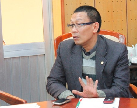 Các chú không biết à, anh lập nghiệp bằng bàn tay... thon thả này đấy! Các chú không biết à, anh lập nghiệp bằng bàn tay... thon thả này đấy!