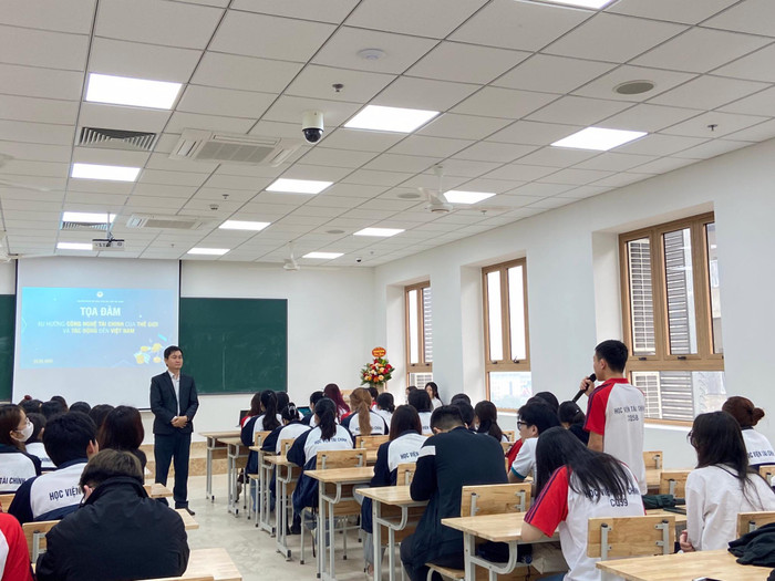 Sinh viên Khoa Kế toán (Học viện Tài chính) trong Toạ đàm “Xu hướng công nghệ tài chính của thế giới và tác động đến Việt Nam” (Ảnh: Website nhà trường).