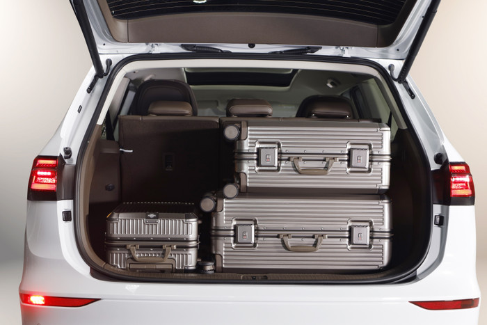 Khoang chứa đồ rộng rãi, thích hợp với việc đi công tác xa và trải nghiệm du lịch.