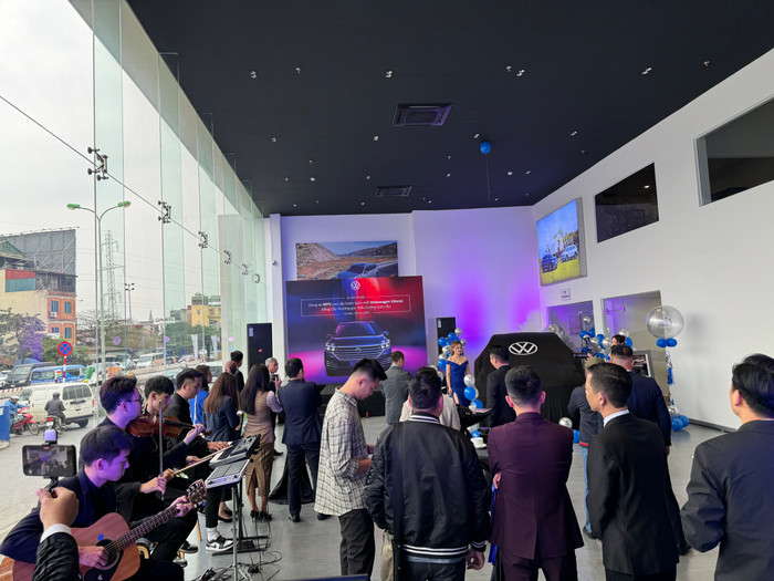 Rất đông khách hàng tham dự sự kiện đặc biệt này.