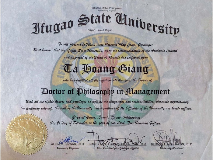 Ông Tạ Hoàng Giang cung cấp ảnh bằng tiến sĩ. Ông Tạ Hoàng Giang cung cấp ảnh bằng tiến sĩ.