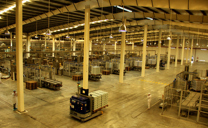 Trong những năm gần đây, Vinamilk đã đưa vào hoạt động thêm 2 siêu nhà máy mới sản xuất sữa nước và sữa bột ở Bình Dương, với tổng vốn đầu tư hơn 4.400 tỷ đồng - Ảnh nhà máy sữa tại Bình Dương. Trong những năm gần đây, Vinamilk đã đưa vào hoạt động thêm 2 siêu nhà máy mới sản xuất sữa nước và sữa bột ở Bình Dương, với tổng vốn đầu tư hơn 4.400 tỷ đồng - Ảnh nhà máy sữa tại Bình Dương.