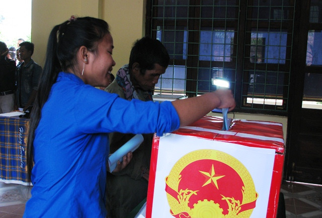 Đồng bào dân tộc Ma Coong háo hức đi bầu cử ảnh 10