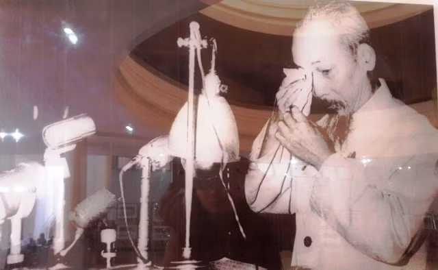 Qua đó, khẳng định công lao to lớn và sự lãnh đạo sáng suốt của Chủ tịch Hồ Chí Minh trong quyết tâm tổ chức, xây dựng Nhà nước của nhân dân, do nhân dân và vì nhân dân (Ảnh: Thủy Phan)