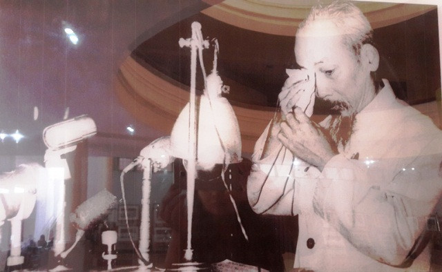 Qua đó, khẳng định công lao to lớn và sự lãnh đạo sáng suốt của Chủ tịch Hồ Chí Minh trong quyết tâm tổ chức, xây dựng Nhà nước của nhân dân, do nhân dân và vì nhân dân (Ảnh: Thủy Phan)