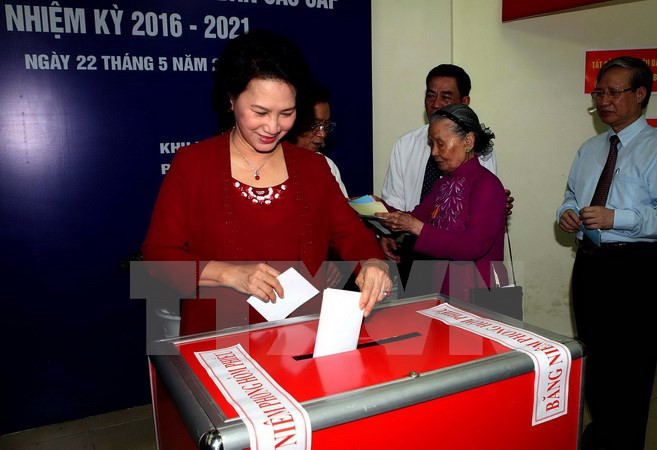 Chủ tịch Quốc hội, Chủ tịch Hội đồng bầu cử Quốc gia Nguyễn Thị Kim Ngân đến bỏ phiếu bầu cử đại biểu Quốc hội khóa XIV và đại biểu Hội đồng nhân các cấp nhiệm kỳ 2016-2021 tại khu vực bỏ phiếu số 4, phường Vĩnh Phúc, Quận Ba Đình (Hà Nội). Chủ tịch Quốc hội, Chủ tịch Hội đồng bầu cử Quốc gia Nguyễn Thị Kim Ngân đến bỏ phiếu bầu cử đại biểu Quốc hội khóa XIV và đại biểu Hội đồng nhân các cấp nhiệm kỳ 2016-2021 tại khu vực bỏ phiếu số 4, phường Vĩnh Phúc, Quận Ba Đình (Hà Nội).