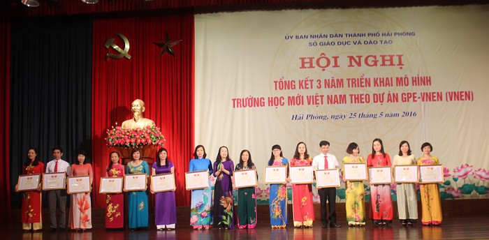 Trước đây, giáo dục nặng về dạy chữ thì giờ chuyển sang dạy làm người ảnh 1 Trước đây, giáo dục nặng về dạy chữ thì giờ chuyển sang dạy làm người ảnh 1