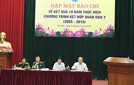Bộ Quốc phòng và Bộ Y tế tổ chức buổi gặp mặt báo chí thông tin về kết quả 10 năm thực hiện chương trình kết hợp quân dân y (Ảnh: Thùy Linh) Bộ Quốc phòng và Bộ Y tế tổ chức buổi gặp mặt báo chí thông tin về kết quả 10 năm thực hiện chương trình kết hợp quân dân y (Ảnh: Thùy Linh)