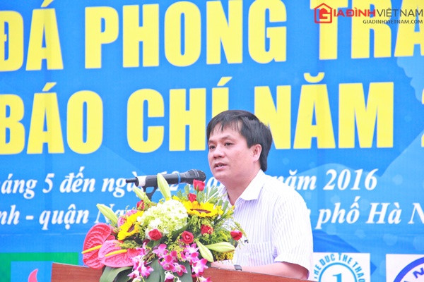 Ông Hồ Minh Chiến - TBT Báo Gia đình Việt Nam, trưởng Ban Tổ chức giải phát biểu khai mạc Ông Hồ Minh Chiến - TBT Báo Gia đình Việt Nam, trưởng Ban Tổ chức giải phát biểu khai mạc