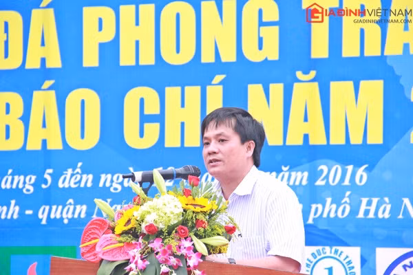 Ông Hồ Minh Chiến - TBT Báo Gia đình Việt Nam, trưởng Ban Tổ chức giải phát biểu khai mạc