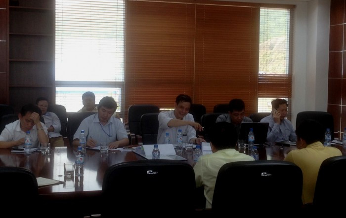 Tiến sĩ Trịnh Thành trao đổi cùng lãnh đạo Công ty Điện lực Dầu khí Hà Tĩnh tại buổi kiểm tra. Tiến sĩ Trịnh Thành trao đổi cùng lãnh đạo Công ty Điện lực Dầu khí Hà Tĩnh tại buổi kiểm tra.