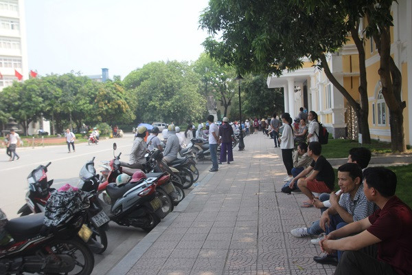 Thi năng lực: Tăng ca để giúp thí sinh ảnh 2 Thi năng lực: Tăng ca để giúp thí sinh ảnh 2