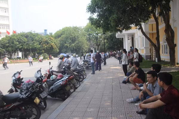 Thi năng lực: Tăng ca để giúp thí sinh ảnh 2