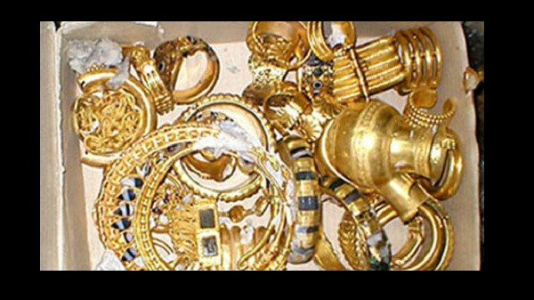 Truyền thuyết kể rằng, năm 1830, nhiều tàu vận chuyển tiền đã bị mắc kẹt ở đây vì bão, ước tính tổng tài sản từ các con tàu đó lên tới hàng tấn vàng xu, cùng nhiều đồ trang sức quý giá. Tuy nhiên, nhiều năm qua, các cuộc tìm kiếm đều đi vào ngõ cụt.