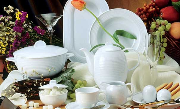 Ông Lý Ngọc Minh, Chủ tịch HĐQT - người sáng lập Minh Long I cho biết, ông kiên định thực hiện nguyên tắc “Bốn không - Bốn có” trong sản phẩm của mình, đó là: Không biên giới, không thời gian, không giới tính, không tuổi tác; có văn hoá, có nghệ thuật, có phong cách riêng, và quan trọng nhất là có hồn. Ông Lý Ngọc Minh, Chủ tịch HĐQT - người sáng lập Minh Long I cho biết, ông kiên định thực hiện nguyên tắc “Bốn không - Bốn có” trong sản phẩm của mình, đó là: Không biên giới, không thời gian, không giới tính, không tuổi tác; có văn hoá, có nghệ thuật, có phong cách riêng, và quan trọng nhất là có hồn.