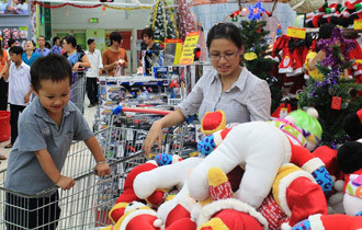 Để chào đón một mùa Noel rộn rã, và đặc biệt hơn là dịp Tết Quý Tỵ 2013 sắp đến gần, từ 10/12/2012 đến 9/2/2013, hệ thống siêu thị Big C giảm giá hơn 1.200 mặt hàng với mức giảm từ 5 - 50%. Để chào đón một mùa Noel rộn rã, và đặc biệt hơn là dịp Tết Quý Tỵ 2013 sắp đến gần, từ 10/12/2012 đến 9/2/2013, hệ thống siêu thị Big C giảm giá hơn 1.200 mặt hàng với mức giảm từ 5 - 50%.